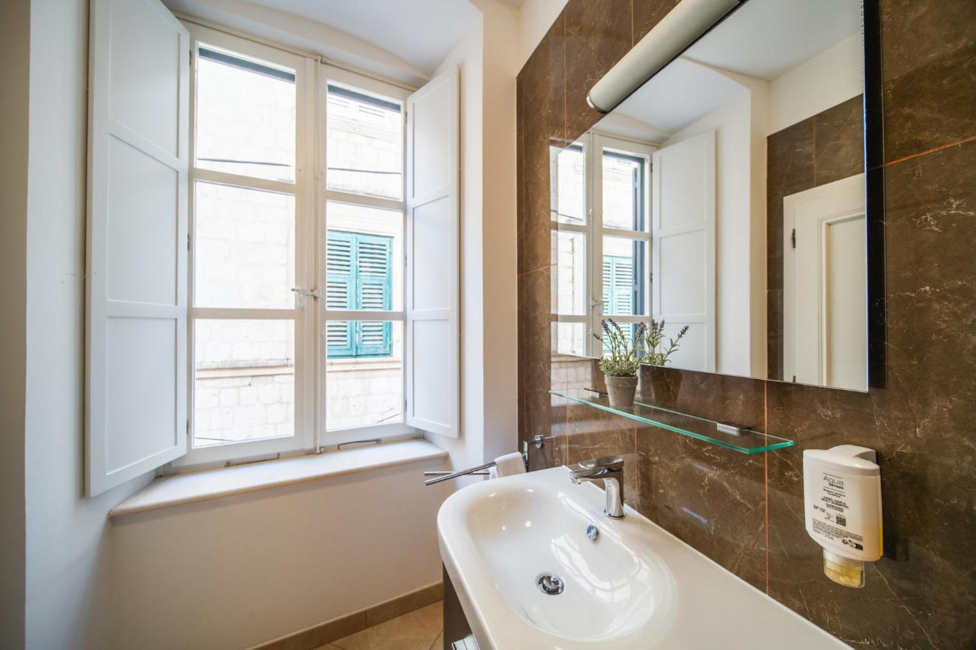Sunce Palace Apartments With Free Offsite Parking Дубровник Экстерьер фото